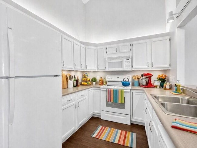 Photo - Beautiful 2BR 2BA Home w/ Sunroom • Full Kitchen Suite • Attached Garage in Columbus