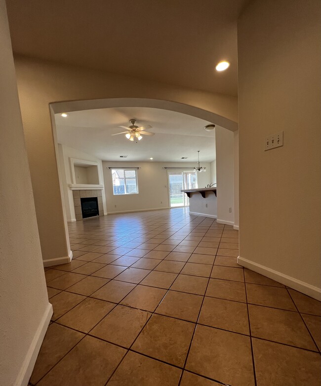 Photo - 1830 W Berkshire Ln