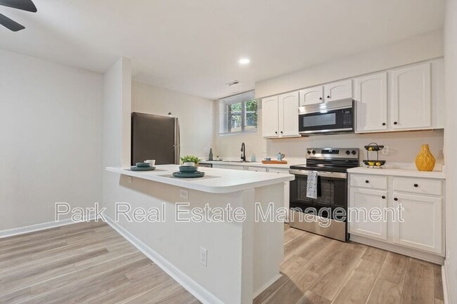 Photo - 201 Howell St