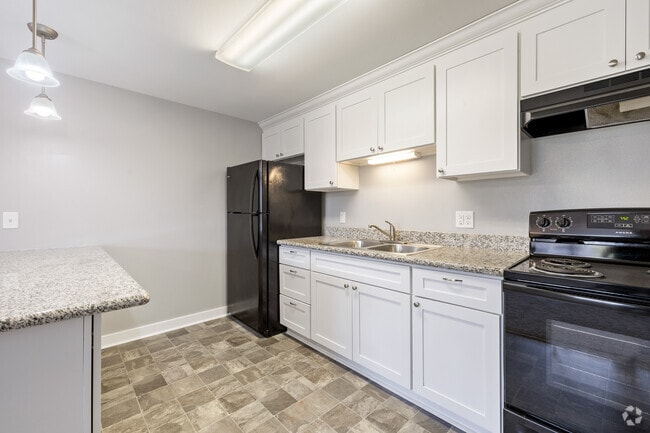 The Hampton - 1BR, 1BA - 600SF - Kitchen