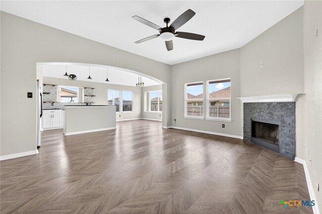 Photo - 102 W Libra Dr