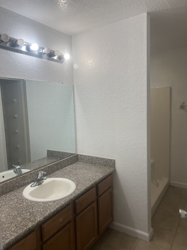 Photo - 6039 E Adams St