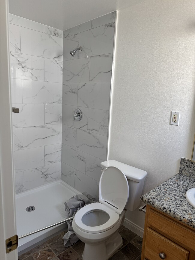 Master Bath Shower - Casa Del Mar Apartments