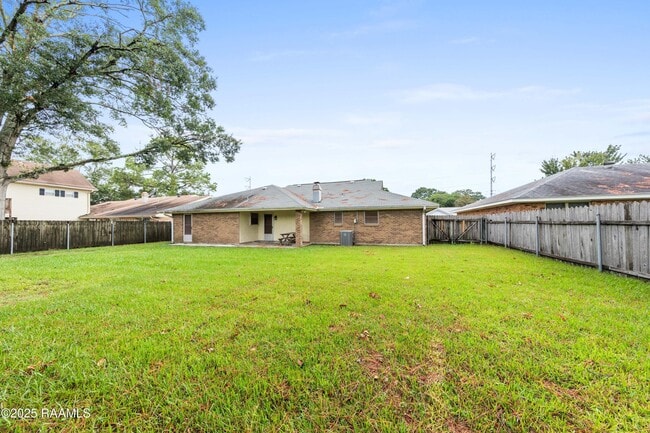 102 Wisteria Dr