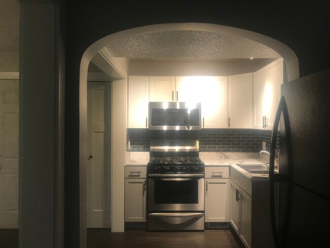 Photo - 632 S Walnut St Apartments