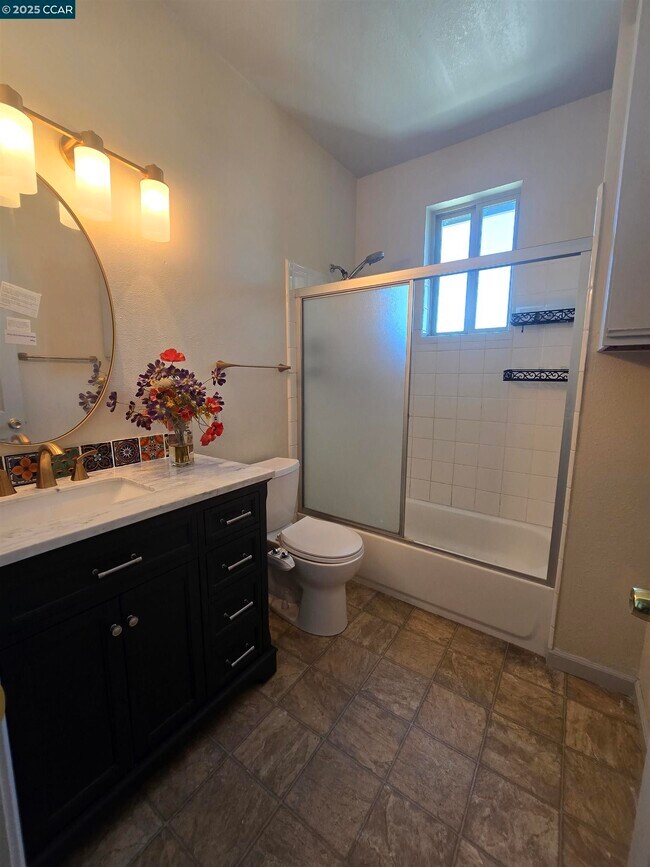 Photo - 219 Clarence St