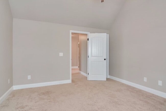 Photo - 260 Wentworth Pl