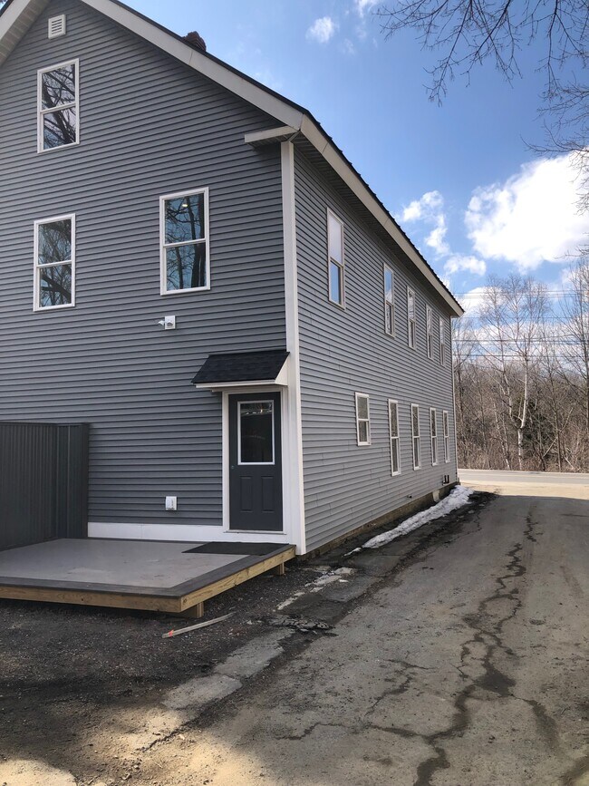 deck & grilling area - 556 Water St Unit #1