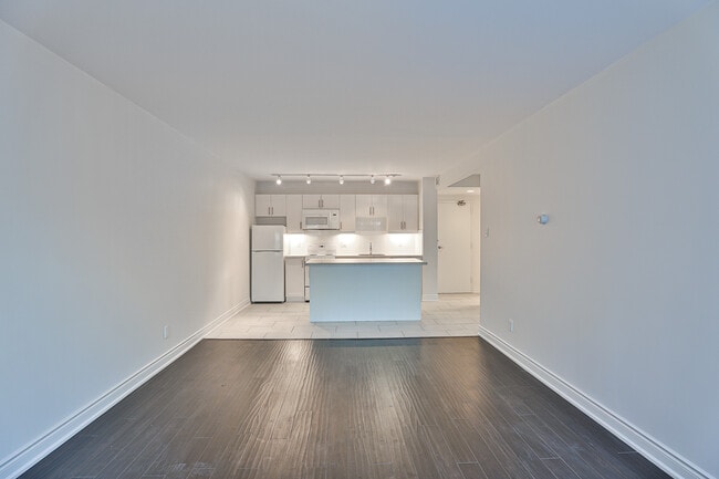 1B 1BA - Open Concept - 637SF