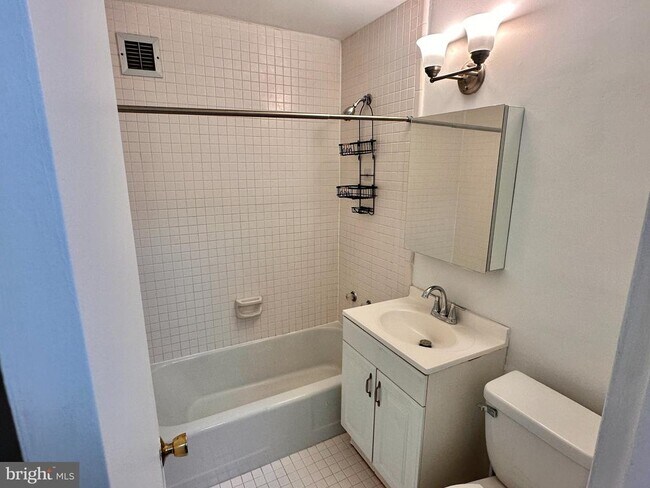 Photo - 1111 Arlington Blvd Unit 210
