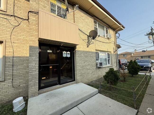 Building Photo - 137 W Grand Ave Unit 12C Rental