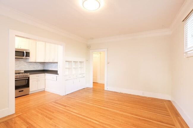 Photo - 1800 Lakeshore Ave