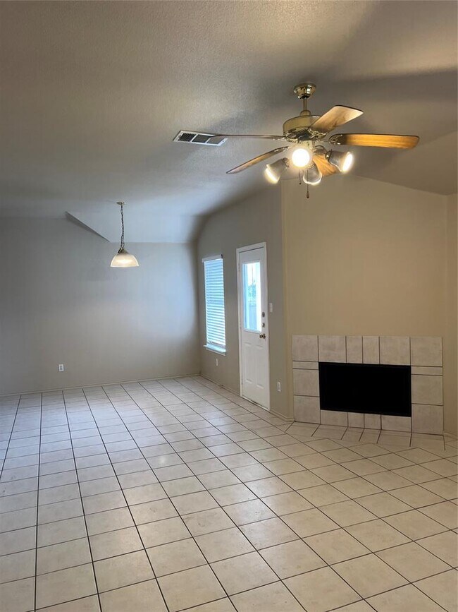 Photo - 1618 Cottonwood Ct