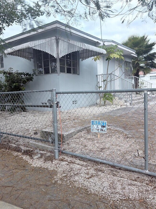 Building Photo - 3742 SW 29th St Unit 3742