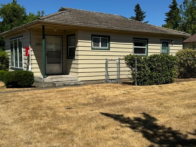 Photo - 1761 Market St NE