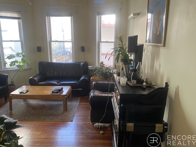 Building Photo - 2 Imrie Rd Unit 2 Imrie Road