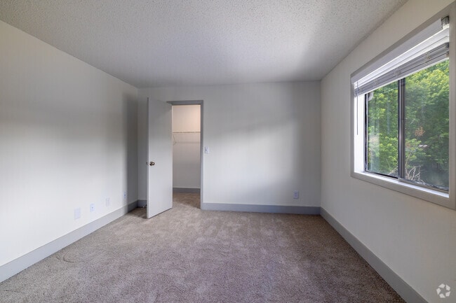2BR, 2BA - 856SF - Victoria - Primary Bedroom