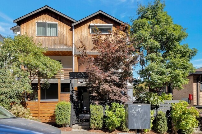 Building Photo - Modern 2-Bedroom Townhome in the Heart of ...