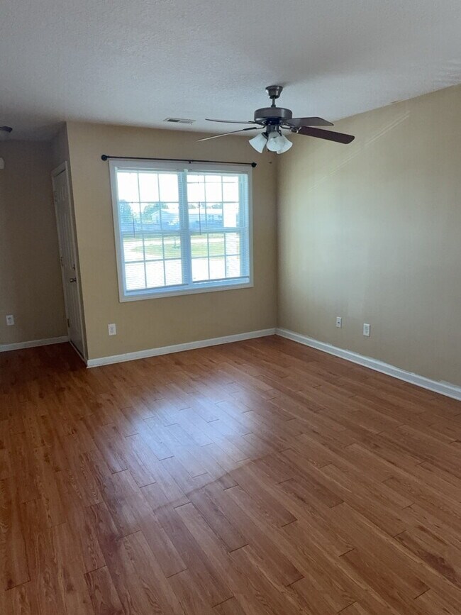 Photo - 206 Angus Ln
