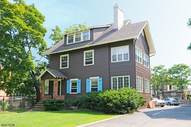 Building Photo - 196 Lorraine Ave