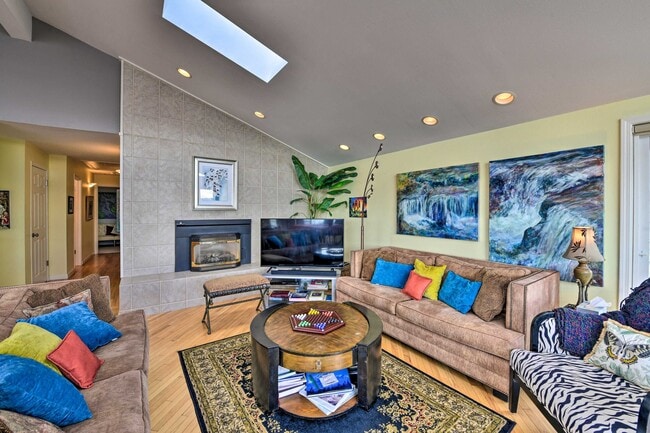 Photo - 5005 Doon Way