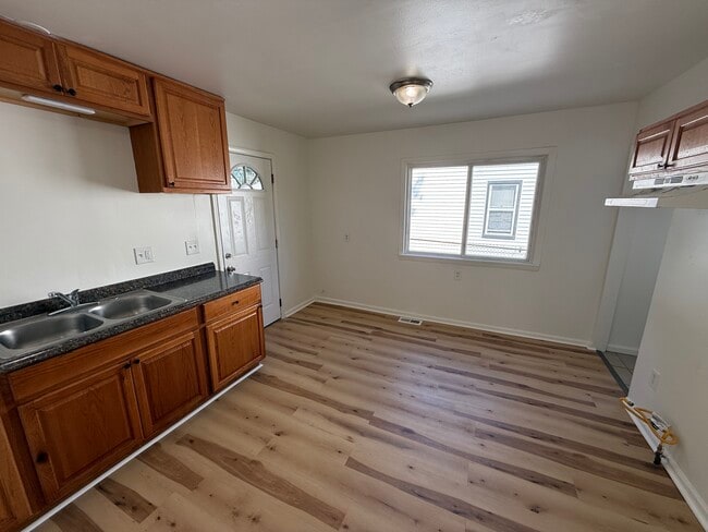 Photo - 27843 O'Neil St