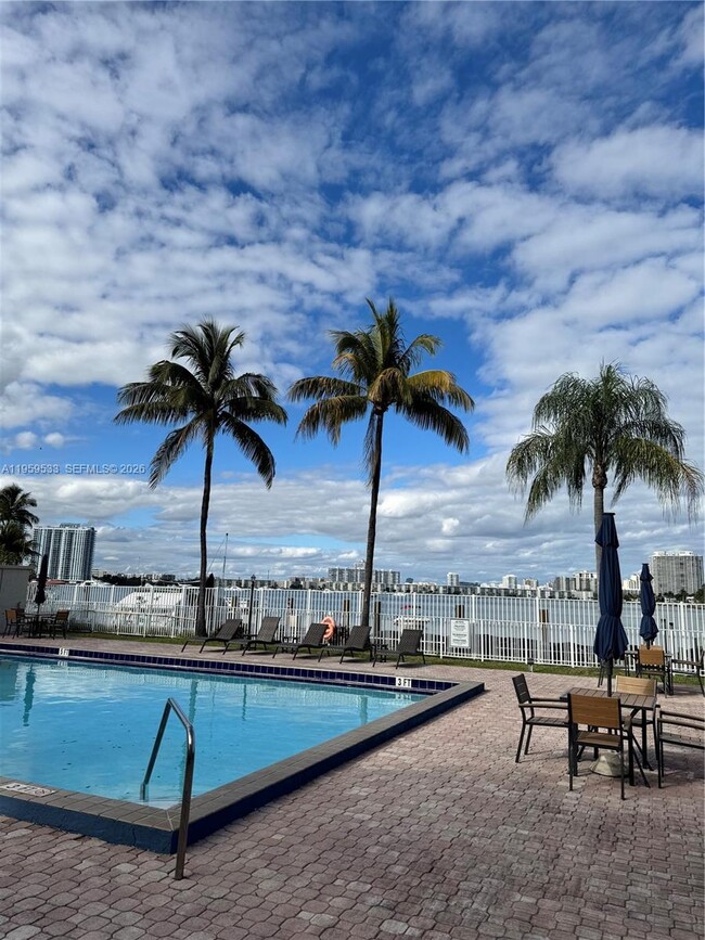 Photo - 2821 N Miami Beach Blvd Unidad 3A