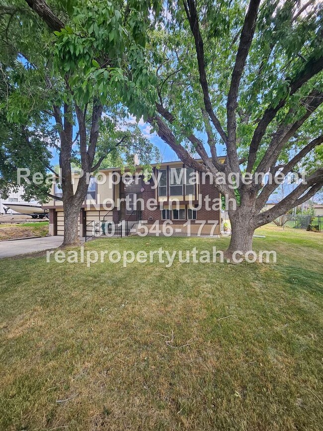 Beautiful 4 Bedroom 2 Bath Home In Layton - Beautiful 4 Bedroom 2 Bath Home In Layton