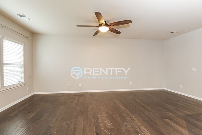 Photo - 3303 Major Samuals Way