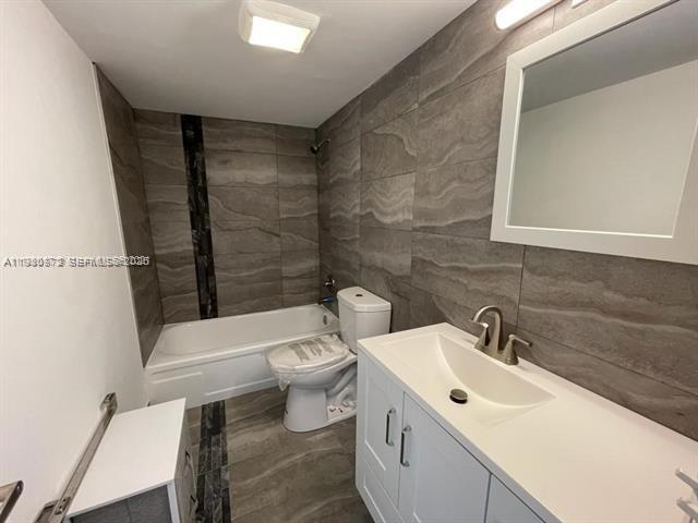 Photo - 1400 NE 54th St Unit 205