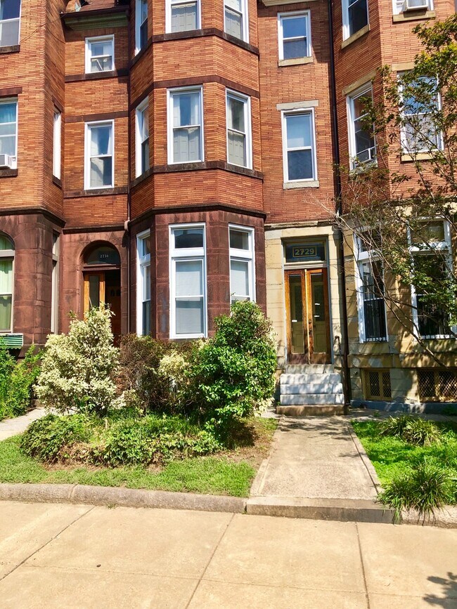Building Photo - For Rent: Charming Living on St. Paul Street MD 21218 – Your Urban Retreat Awaits! Unit 3
