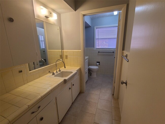 Photo - 2212 Locklaine Dr