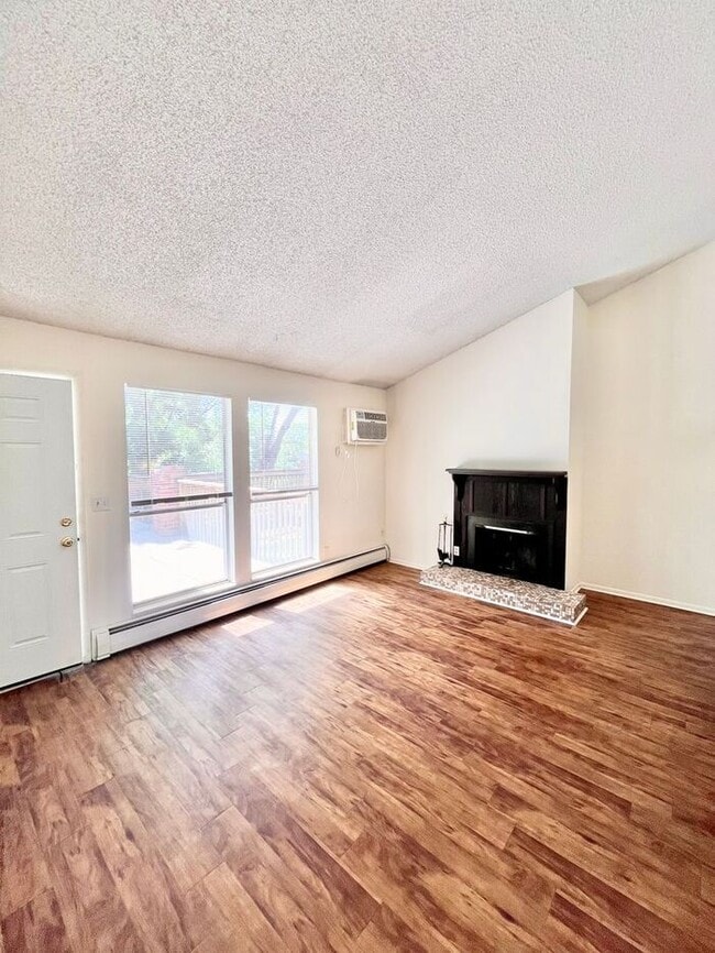 Photo - 1 Bed, 1 Bath Apartment!