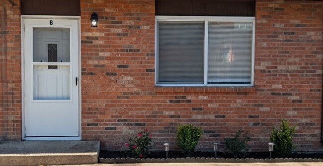 Building Photo - 717 39th St Rental