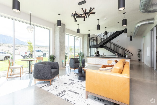 Oficina de arrendamiento - Skyline Peaks