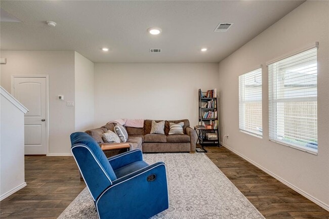 Photo - 216 Skipping Stone Ln