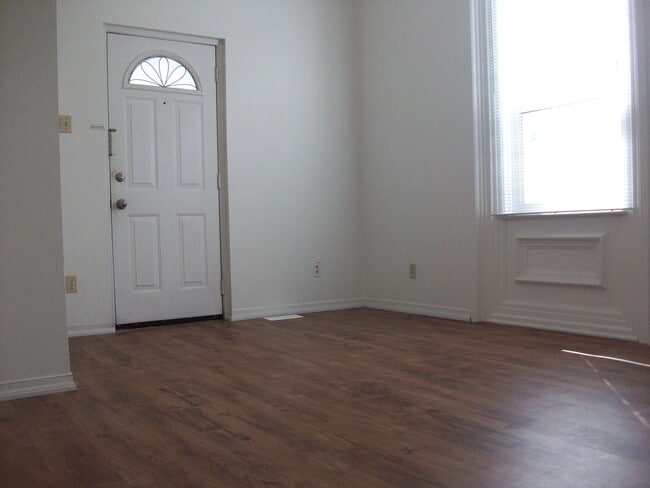 Building Photo - 539 Reid St Unit A