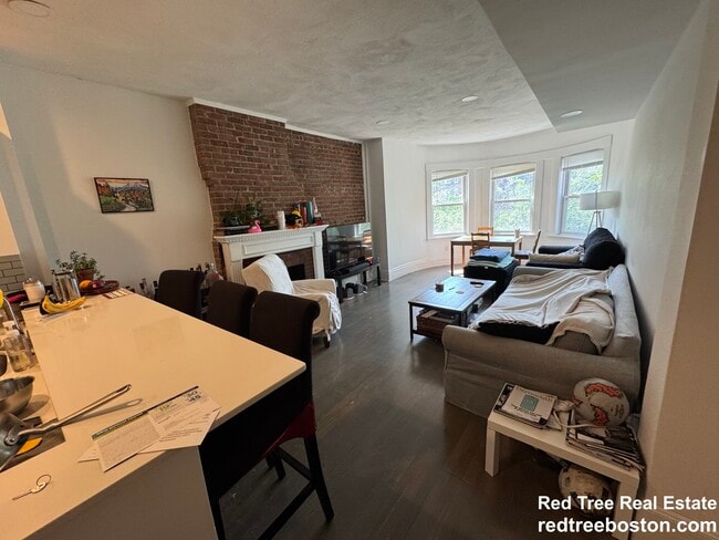 Building Photo - 1408 Beacon St Unit 3 Rental