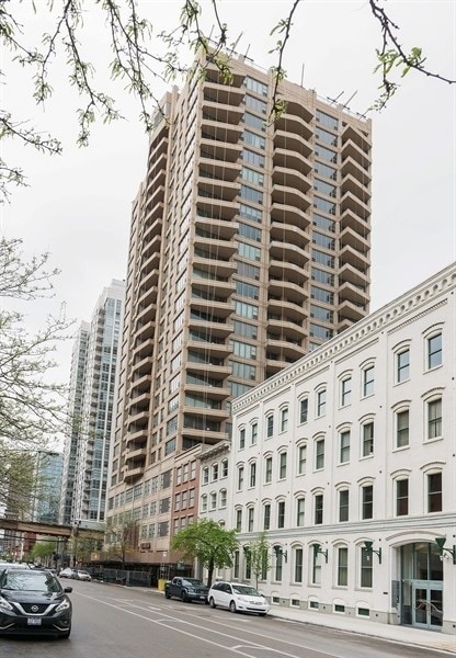 Building Photo - 200 N Jefferson St Unit 603 Rental