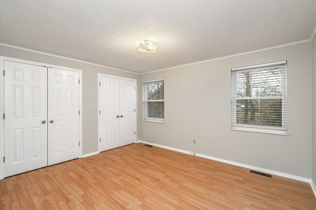 Photo - 302 Wakefield Rd