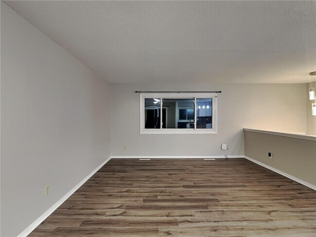 Photo - 6865 Buckingham Rd