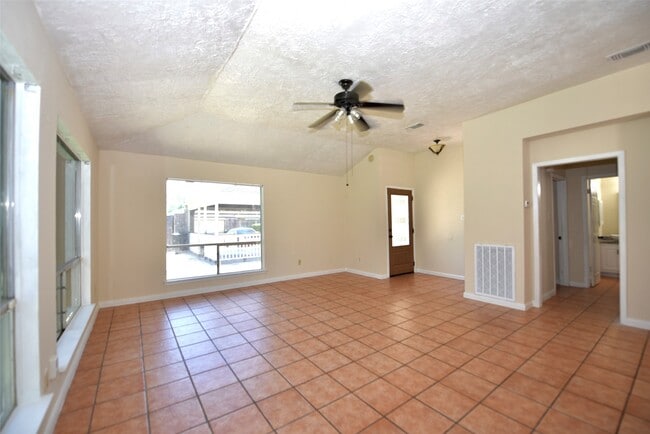 Photo - 16222 Queensdale Dr