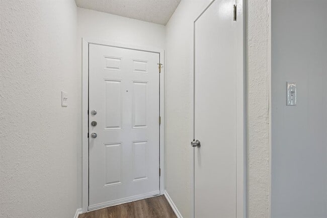 Photo - 914 Hillside Oaks Dr