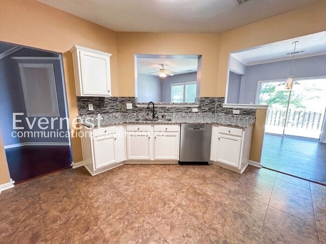 Photo - 729 Mountain Laurel Dr