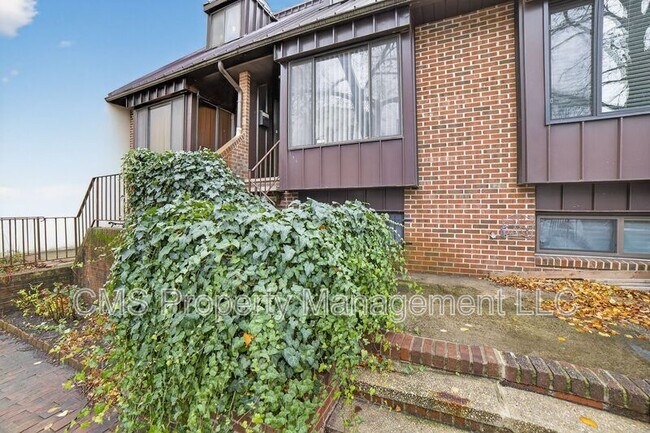 Photo - 105 Jackson St