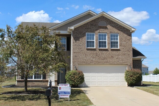 Now Available! Spacious 3 BR in Avon Schools - Now Available! Spacious 3 BR in Avon Schools House