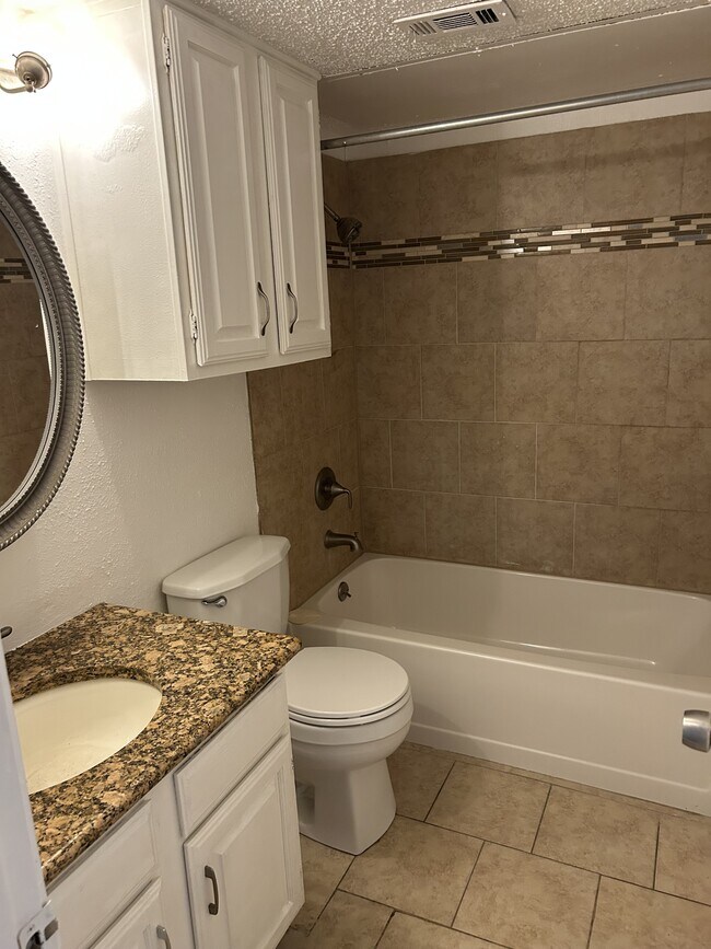 Photo - 1505 E Interstate 30