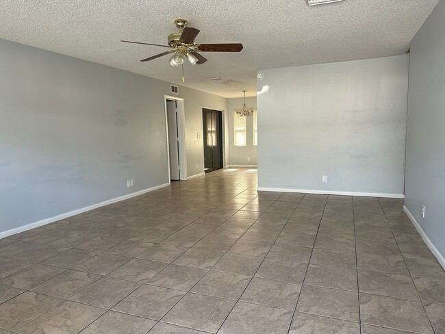 Photo - 641 W 9th St Unidad 2