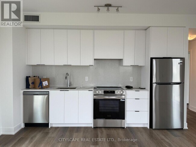 Photo - 2088 James St Unit 508