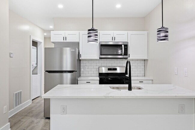 Unit 1 kitchen - 811 S 56th St Unit #1